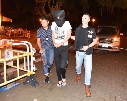盧溢燊當日被警方拘捕情形。資料圖片