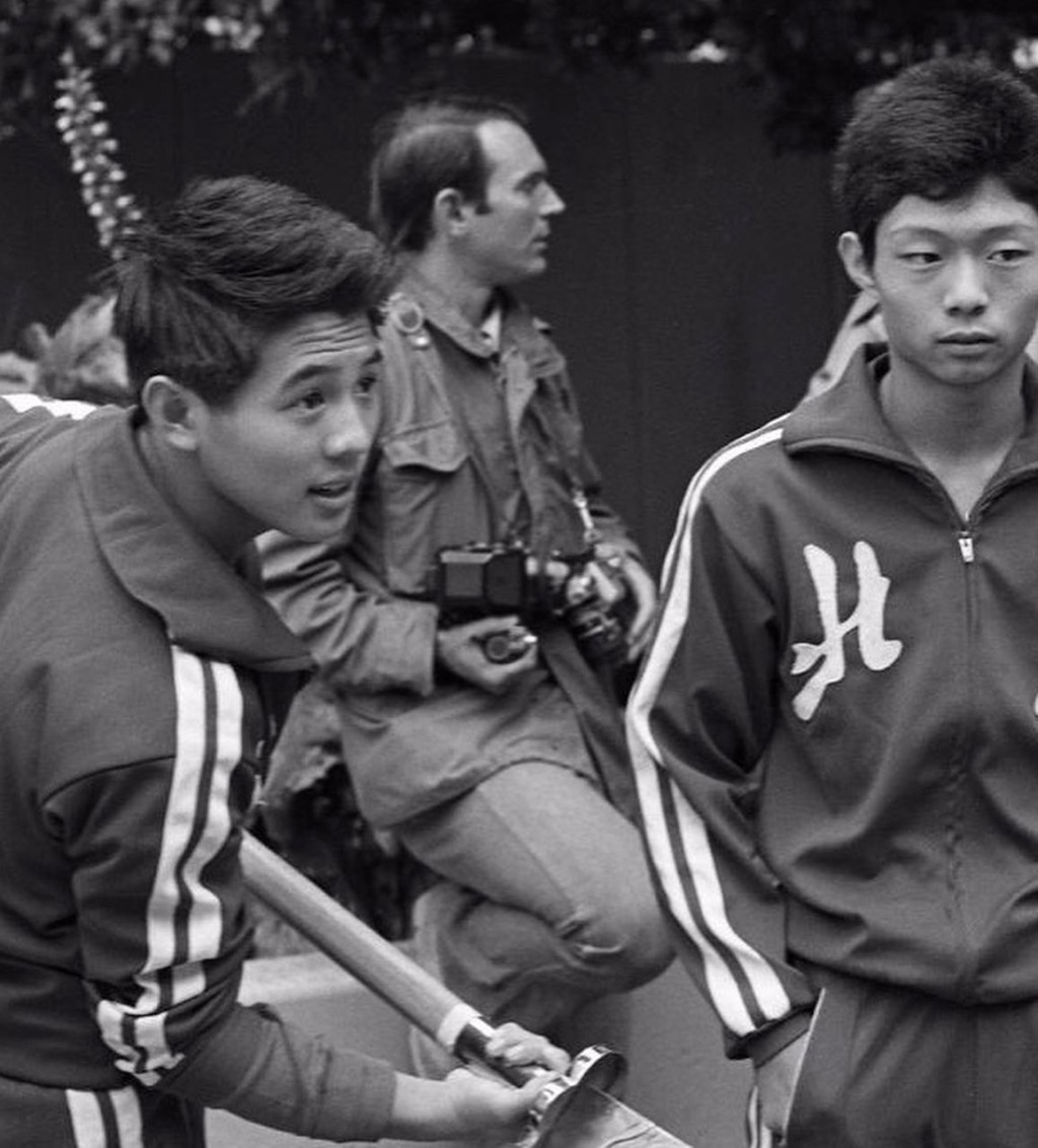 李連杰曾獲1975年第三屆中國全運會武術類(指定槍術與拳術項目)第二名。 李連杰曾獲1975年第三屆中國全運會武術類(指定槍術與拳術項目)第二名。