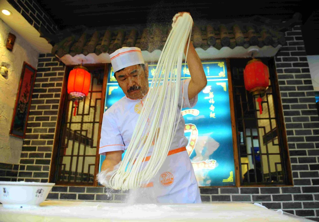 面条是中国人最常吃的传统面食之一。