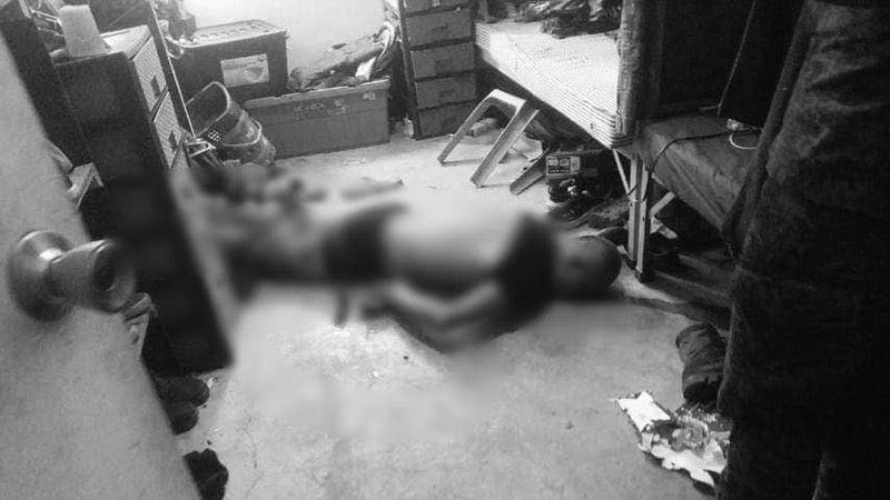 其中一名死者陳屍營房中。 網上圖片