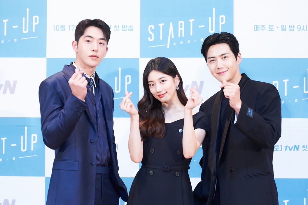 金宣虎在《Start-up》中表现出色,比南柱赫(左)更似男主角。