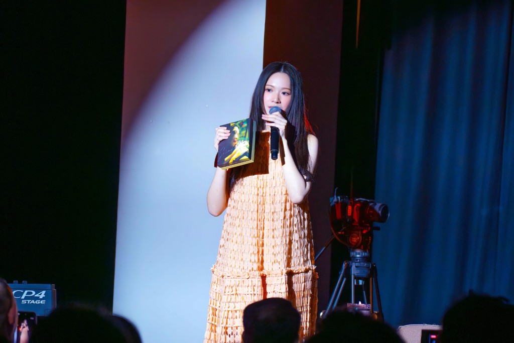 Cloud演唱《別畏高》。