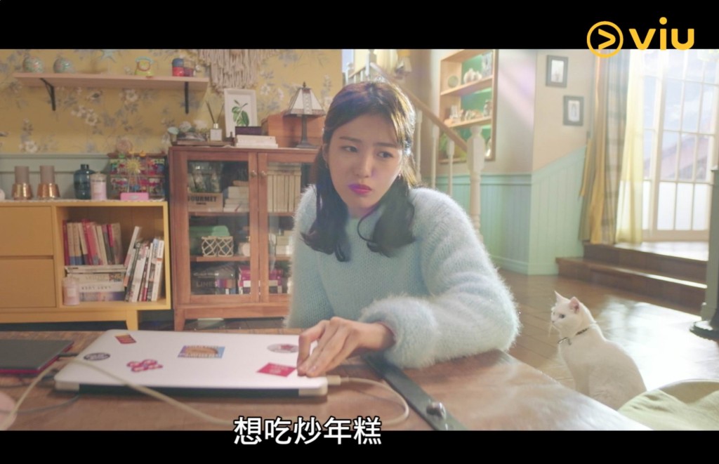 辛睿恩一頭長髮別有一番韻味。