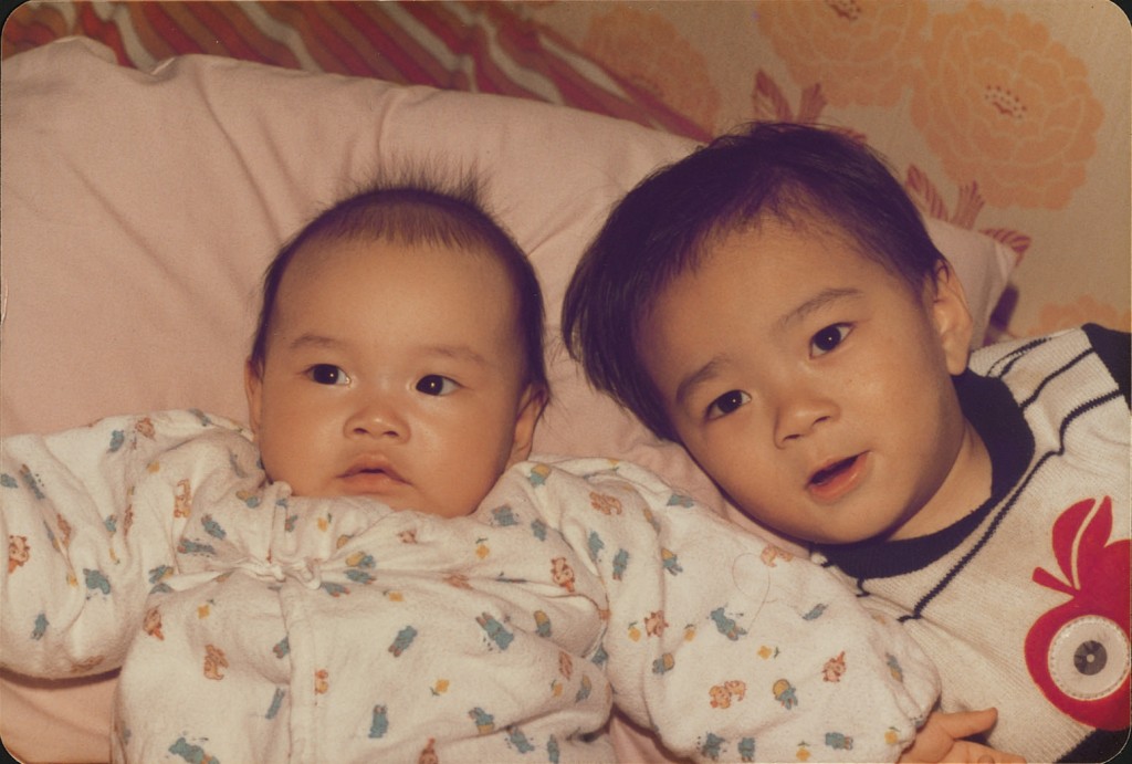 楊思琦小時候與哥哥合照。