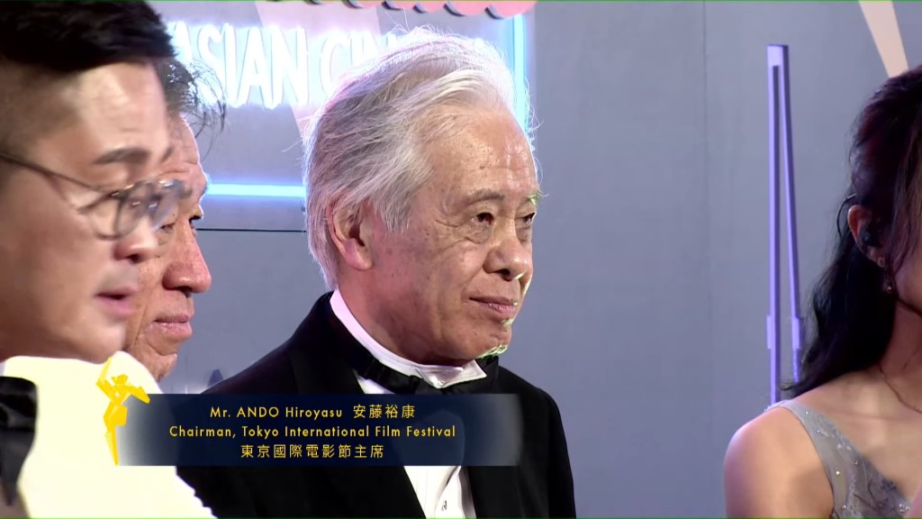 5时已陆续有嘉宾踏上红地毡。