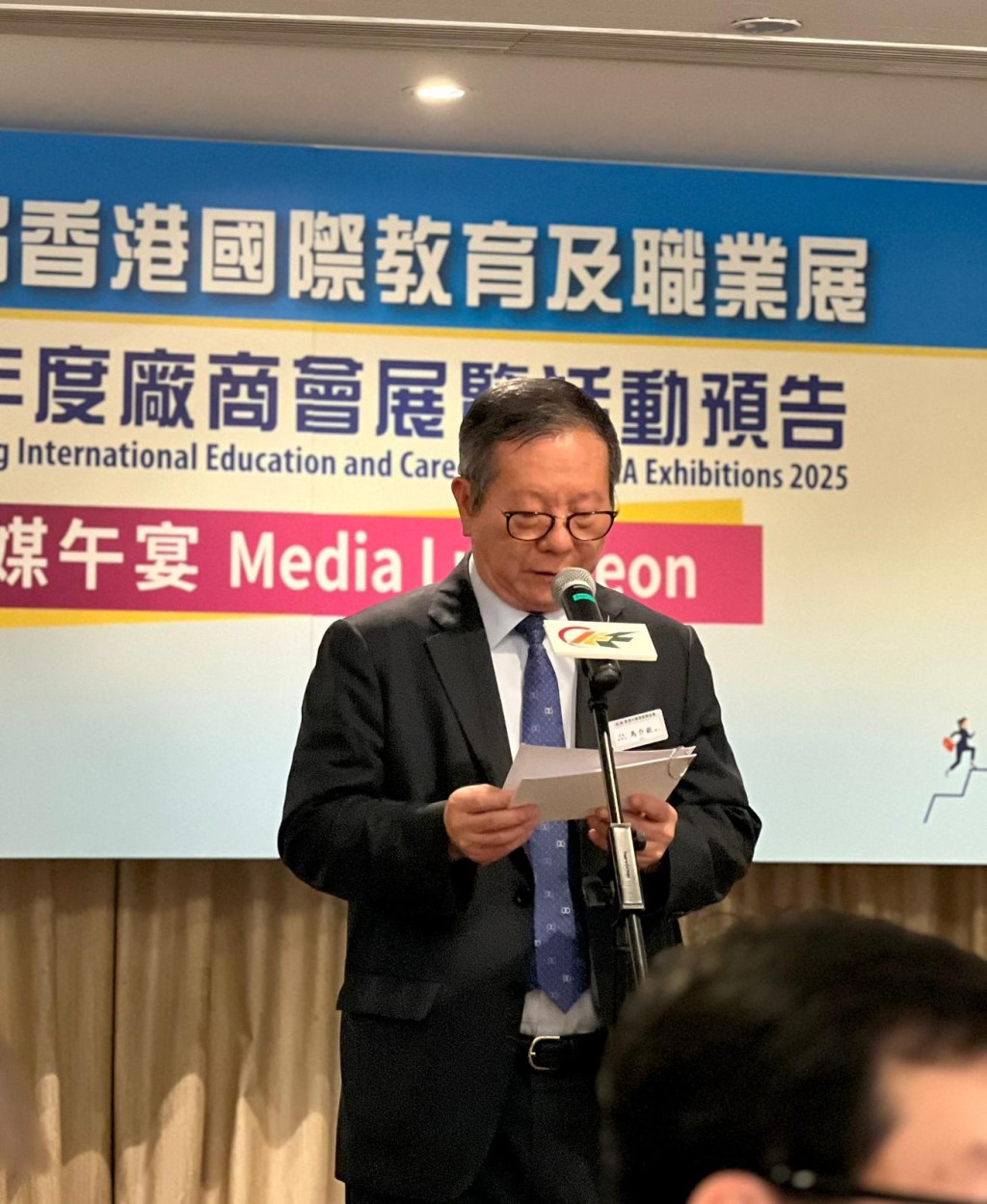 廠商會常務副會長兼展覽服務有限公司副主席馬介欽表示,今年有超過20個國家及地區逾1000間大專院校、教育機構和升學顧問參展。佘丹薇攝 廠商會常務副會長兼展覽服務有限公司副主席馬介欽表示,今年有超過20個國家及地區逾1000間大專院校、教育機構和升學顧問參展。佘丹薇攝