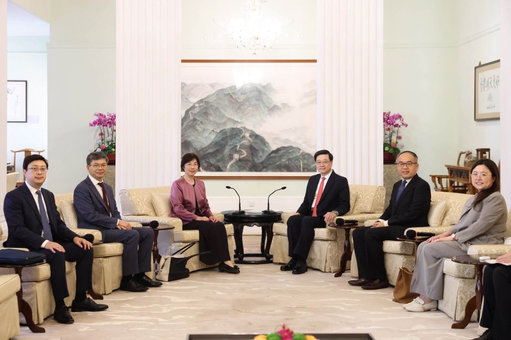 李家超表示,今次是繼今年1月後再次與鄒加怡見面。李家超fb 李家超表示,今次是繼今年1月後再次與鄒加怡見面。李家超fb