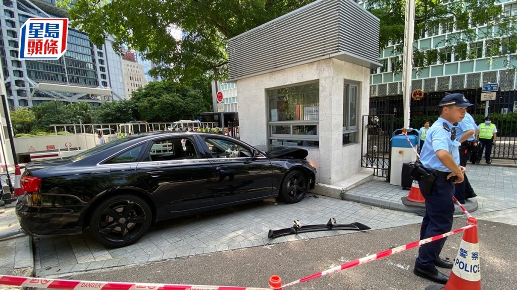 三名非華裔男子涉及在日前律政中心更亭遭車撞事件中妨害司法公正，周一在東區裁判法院提堂。資料圖片