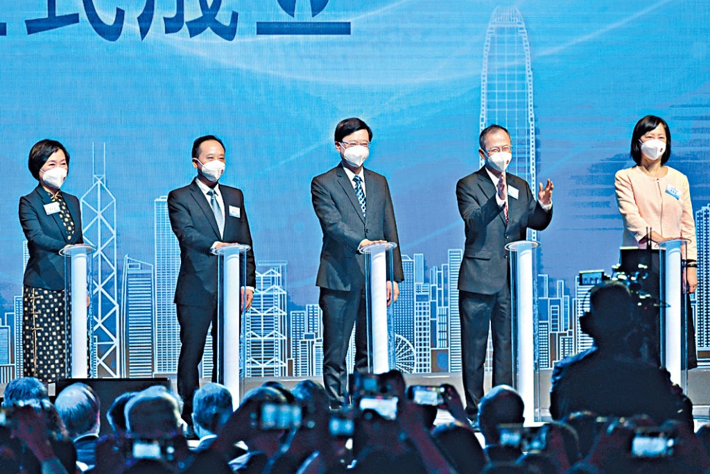華夏教育機構成立典禮暨香港教育開新篇高峰論壇昨日舉行。