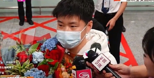 趙心童回到深圳。 趙心童回到深圳。