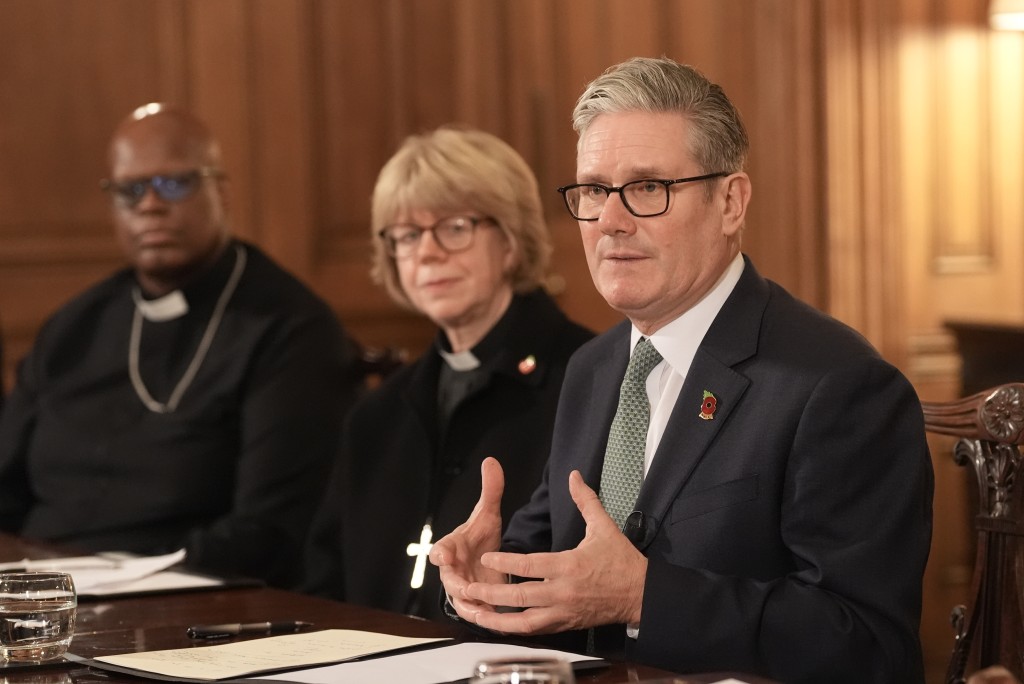 英國已暫停跟美國分享情報，圖為英國首相施紀賢。美聯社