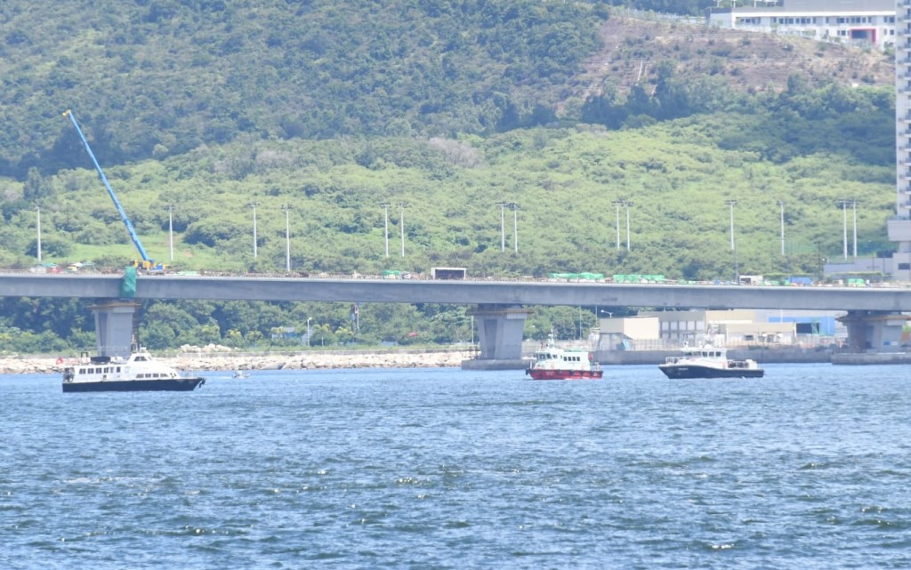 有市民於將軍澳工業邨附近海面發現一具男浮屍。
