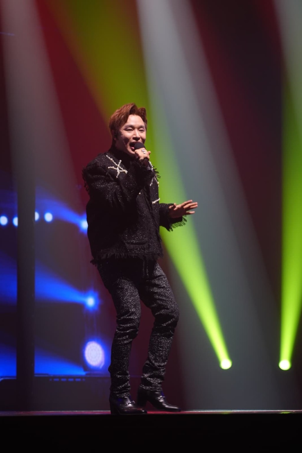 「海豚音王子」 Rax演唱新歌《我就是舞台》，並大展海豚音震撼全場，隨後再帶來英文歌《Everything》和《愛火花》。