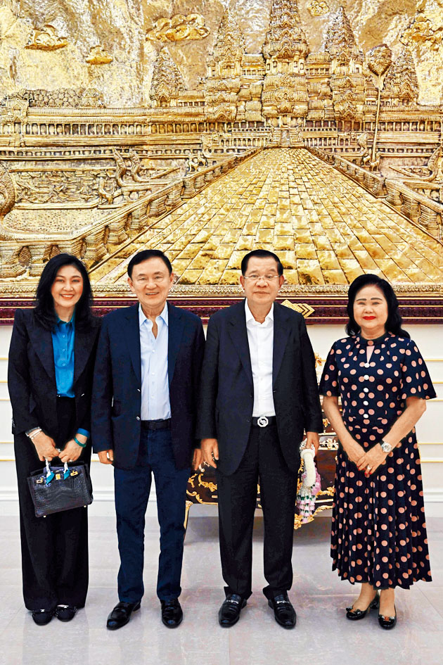 英祿、他信(左一及二)與洪森夫婦,上周六在洪森的生日派對上合照。