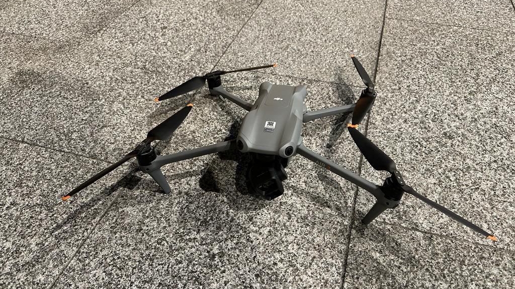 警方分別檢取3部小型無人機。警方圖片