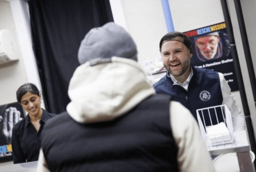 懷爾斯亦指出副總統萬斯曾有長達十年的「陰謀論者」背景,認為其投身MAGA(讓美國再次偉大)運動具有政治意圖。法新社 懷爾斯亦指出副總統萬斯曾有長達十年的「陰謀論者」背景,認為其投身MAGA(讓美國再次偉大)運動具有政治意圖。法新社