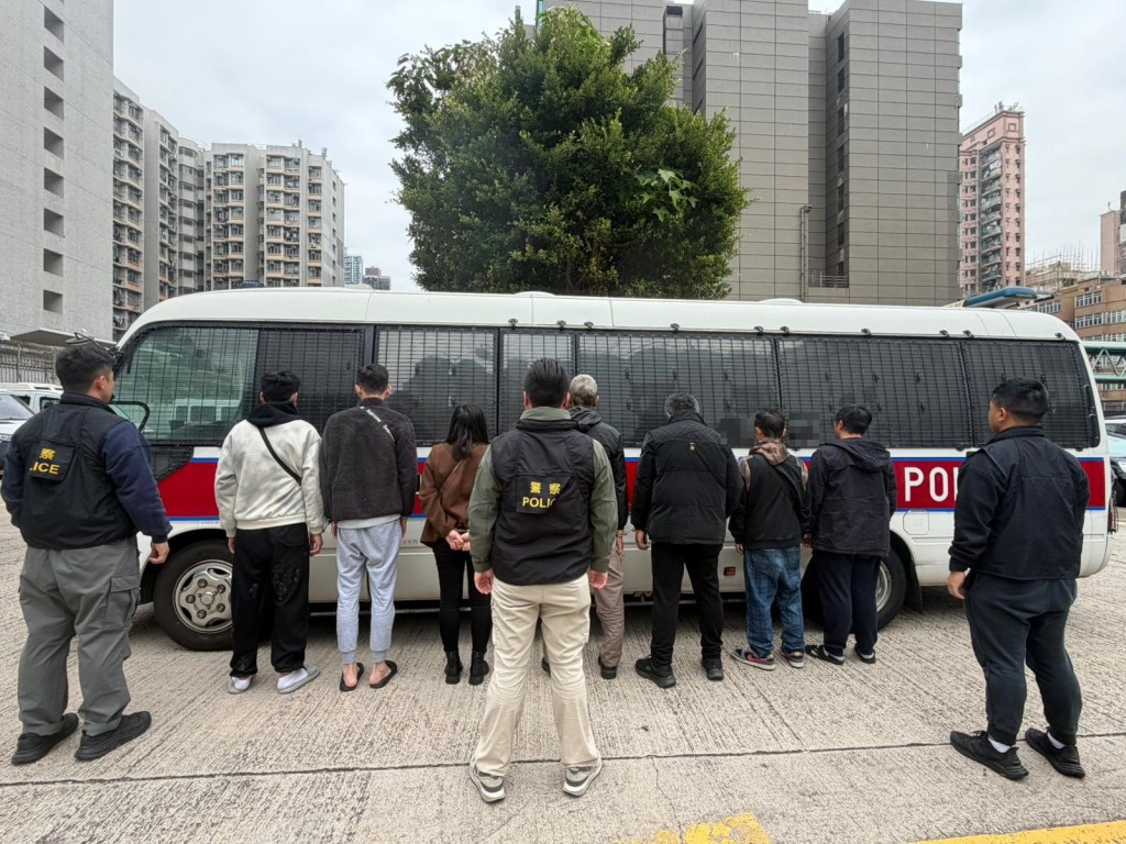 警方共拘捕8人。警方提供