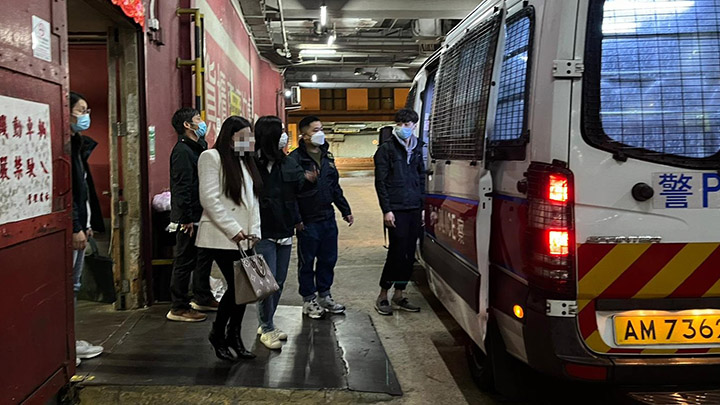 行動中,警方拘捕6名男女。警方提供