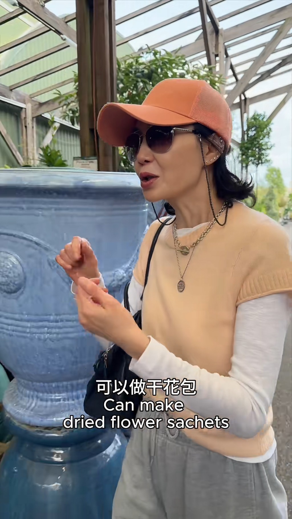 張曼玉對於花園修建完成充滿期待。 張曼玉對於花園修建完成充滿期待。