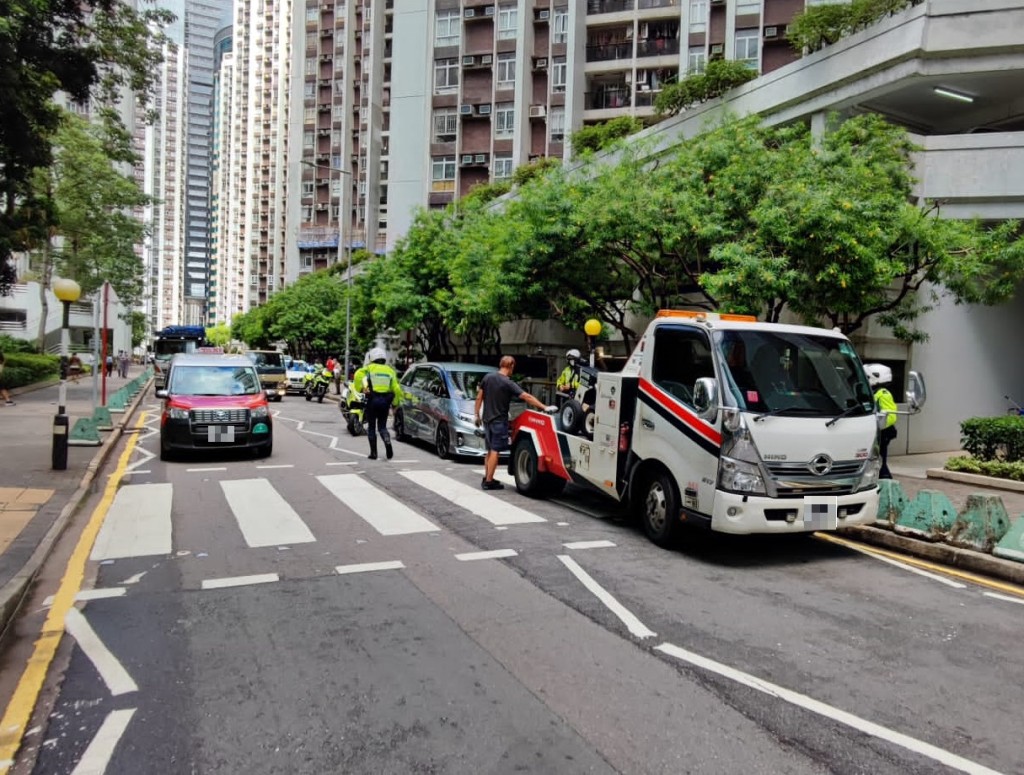 港島總區舉行交通日打擊交通違例。警方圖片