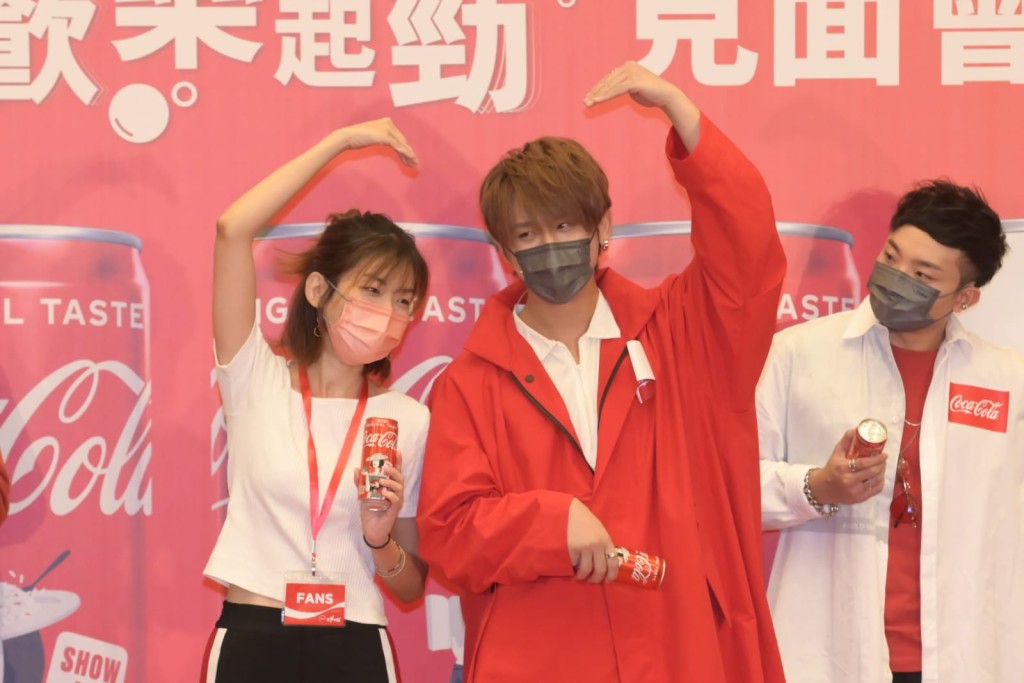 姜濤表現有點尷尬。