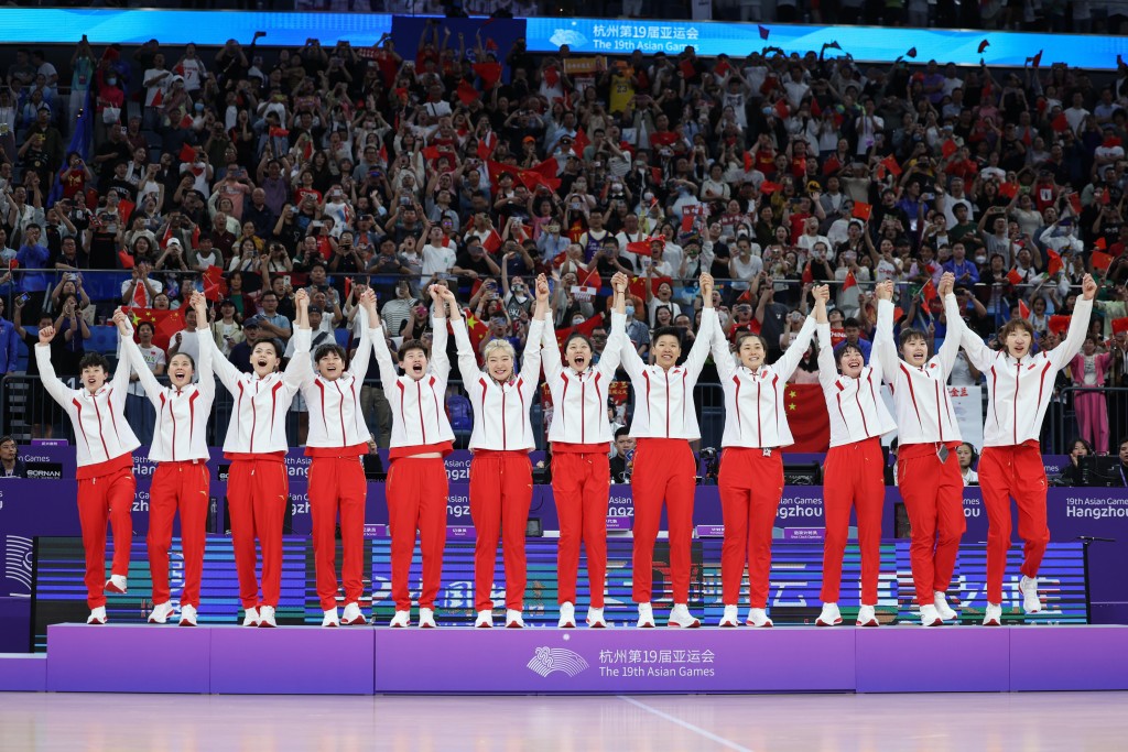 中國女籃堅信這枚來之不易的金牌，屬於每個人。新華社