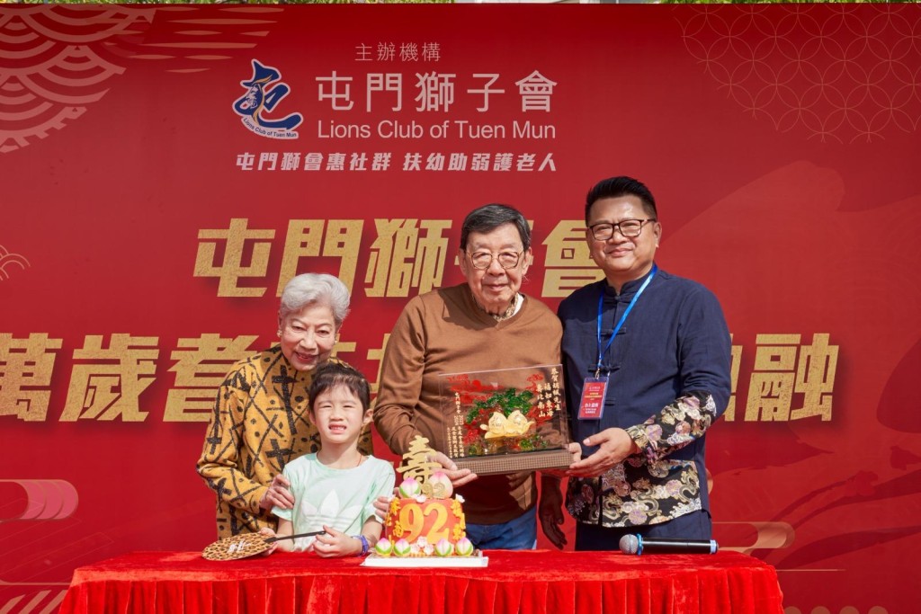 罗兰与胡枫日前一同出席长者活动，并为对方预早庆祝92岁生日。