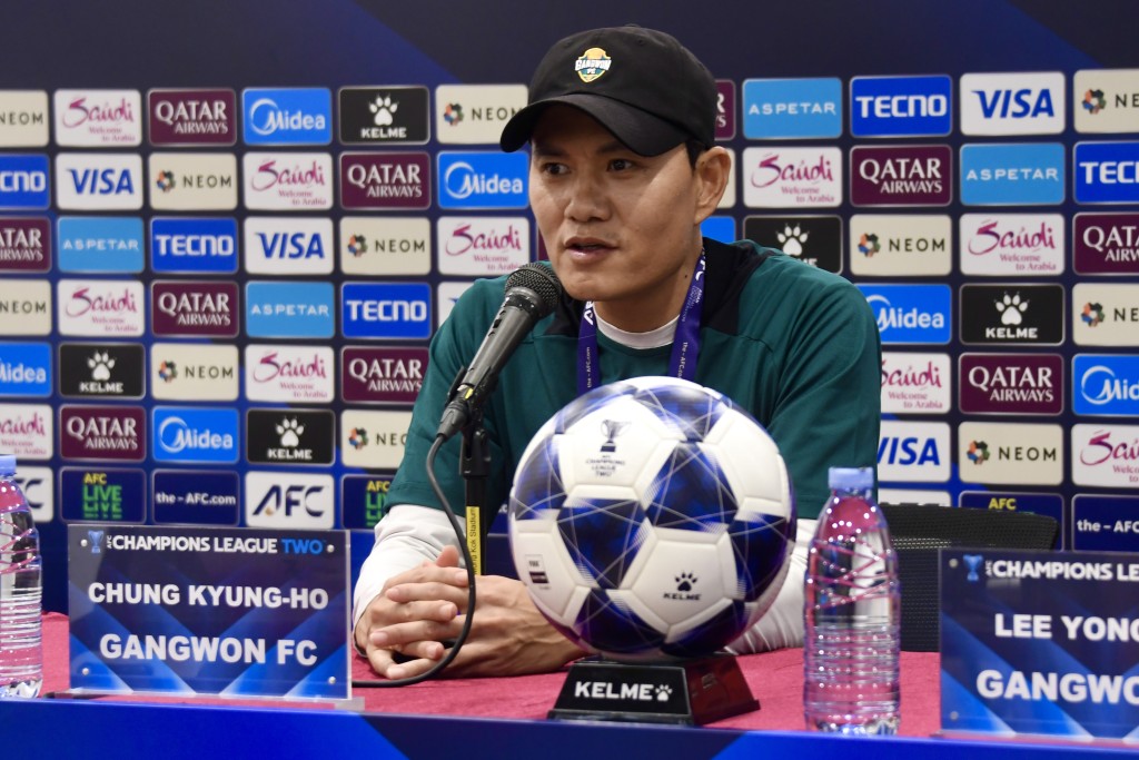 江原FC主教练郑暻镐。杨骏尧摄 江原FC主教练郑暻镐。杨骏尧摄