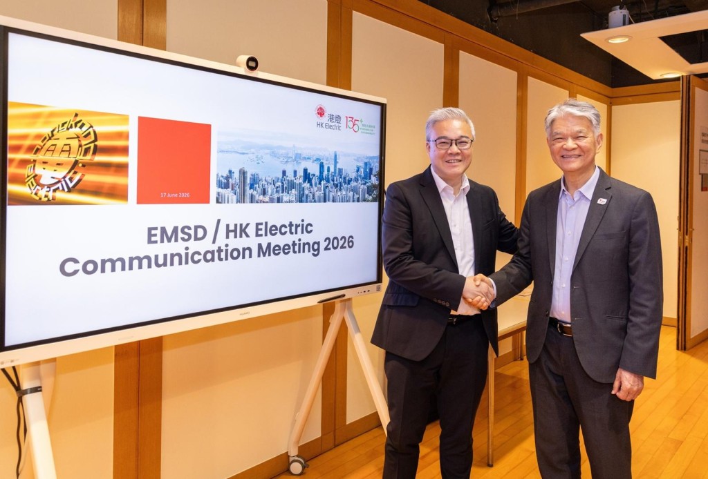 港燈與機電工程署檢視針對大型事故的整體應變方案,進一步加強雙方協作。 港燈與機電工程署檢視針對大型事故的整體應變方案,進一步加強雙方協作。