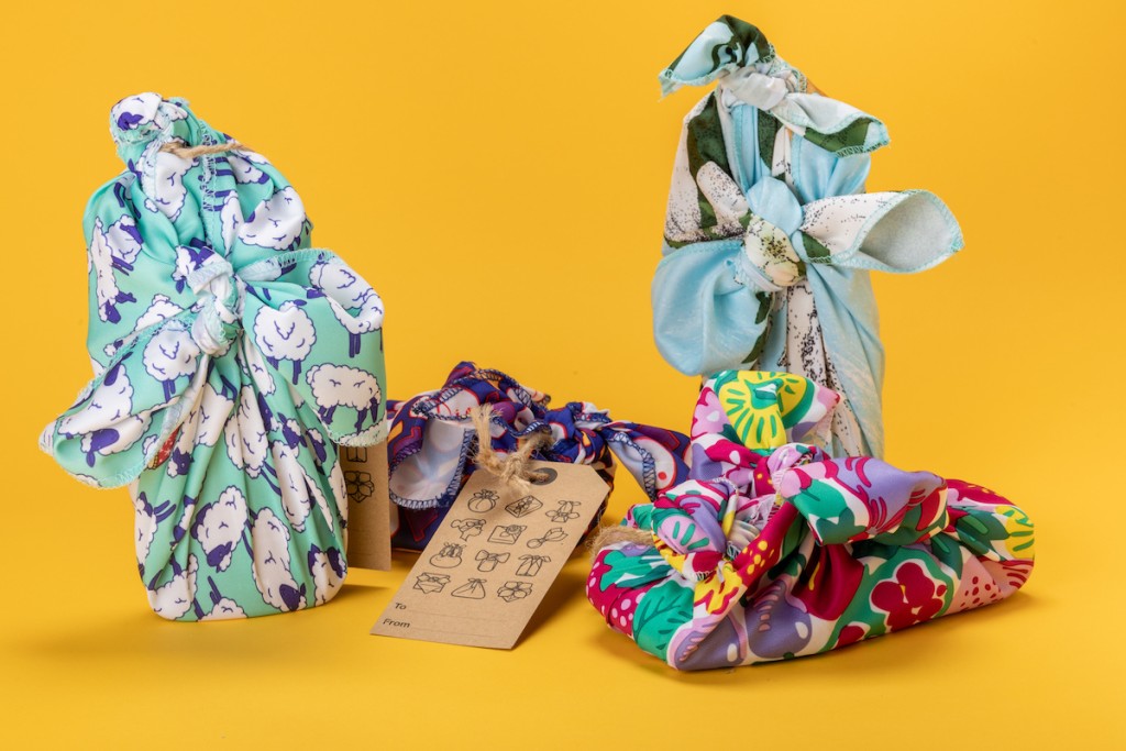 品牌另設Knot Swap計畫,顧客可退回附設Lush標籤的多⽤途風呂⼱,以半價換取另⼀條相同尺寸的多用途風呂巾。