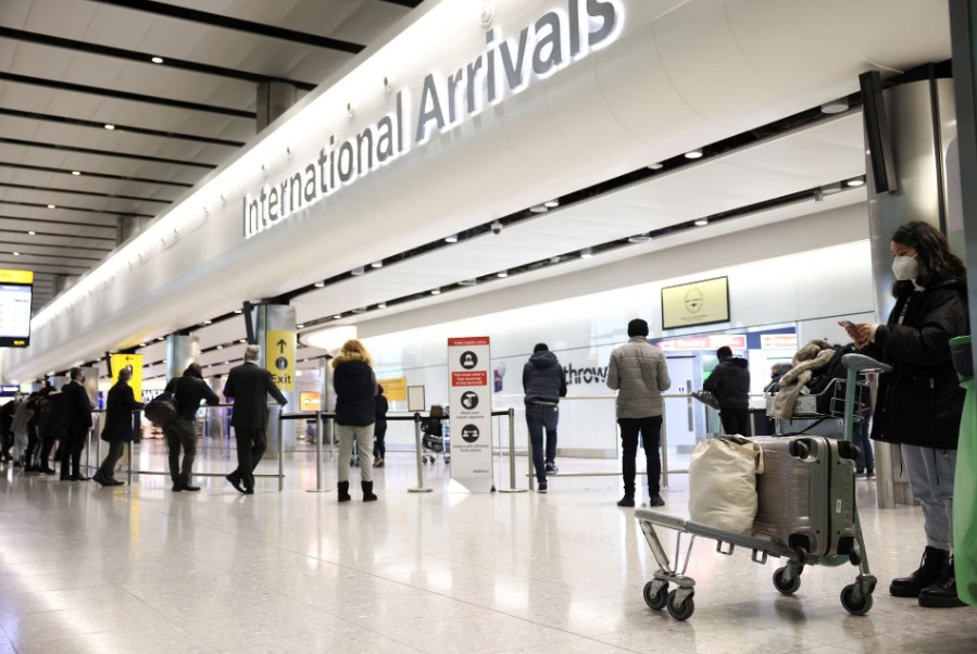 英國取消對自中國入境倫敦希思路機場的旅客進行抽樣檢測。路透社