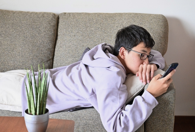 為防止青少年沉途網上遊戲，中國兩大電商騰訊與網易推出暑假限玩政策。（資料圖片/圖片來源：PhotoAC）