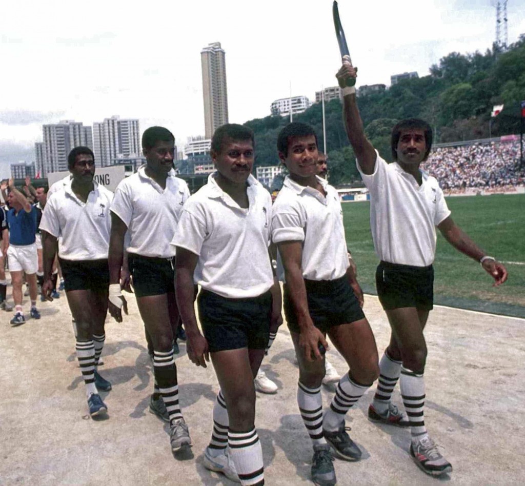 1989年，大球場仲未改建，撒力菲（前中）已代表斐濟來港作賽。