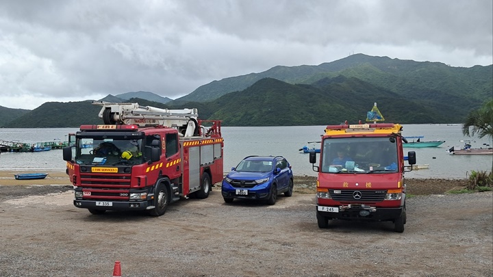 大批消防車到場。林思明攝