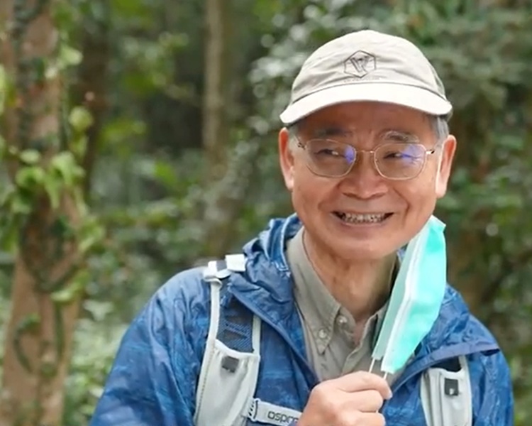 羅致光化身「行山友」籲市民投票。影片截圖
