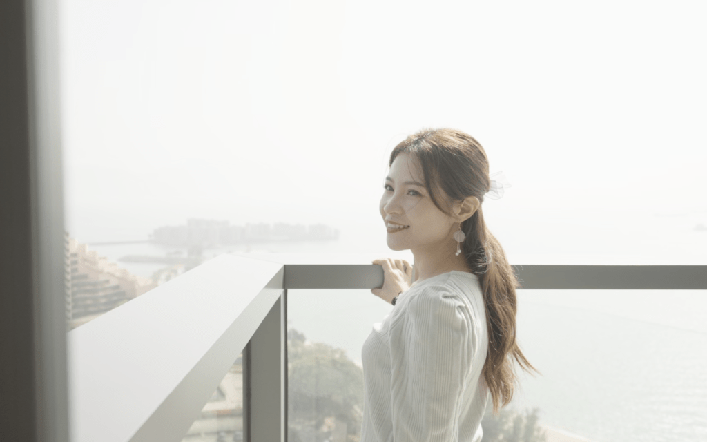 不用前往黃金泳灘，在露台已能感受迎面海風，生活環境極為舒適。