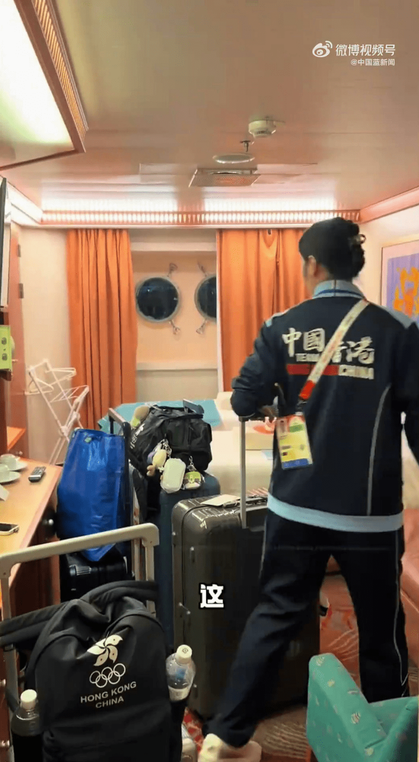 杜凱琹進入兩人共住的房間後,忍不住直言空間太小。 杜凱琹進入兩人共住的房間後,忍不住直言空間太小。