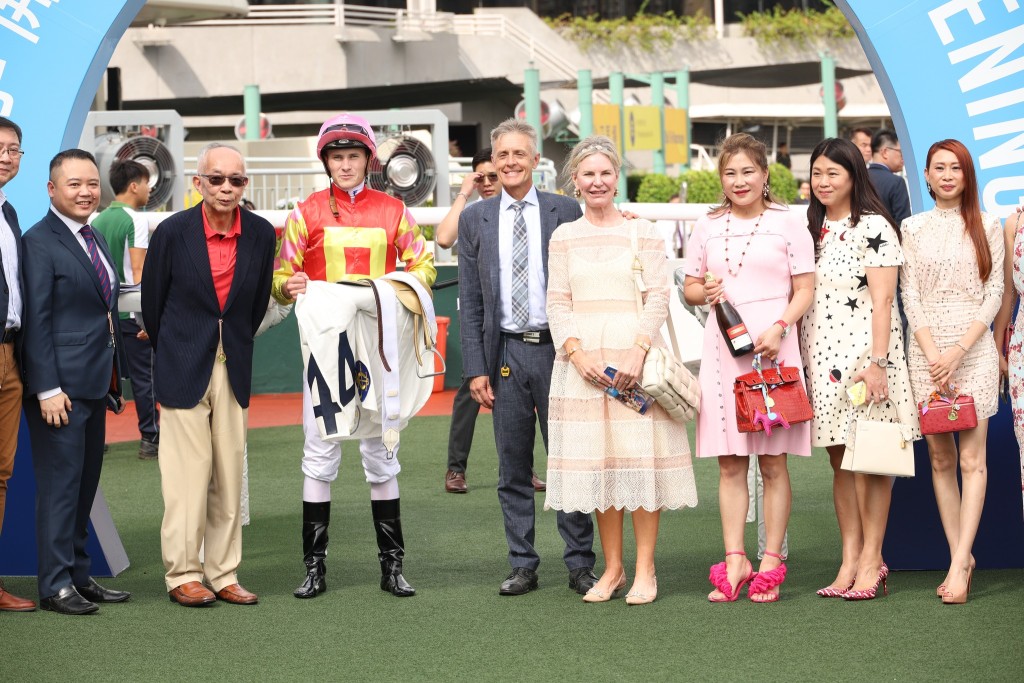  「祝願」由三位女馬主合夥養有，分別是唐獻芳、車曉紅和許禮詩擁有。