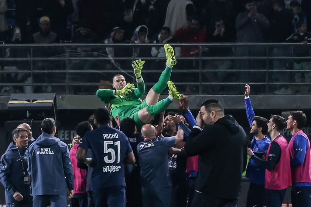 PSG門將盧卡斯捷華利亞成為贏波功臣。法新社