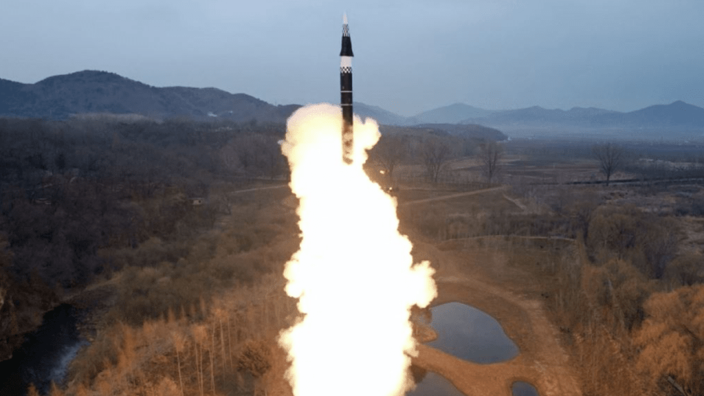 圖為北韓過去試射導彈畫面。路透社