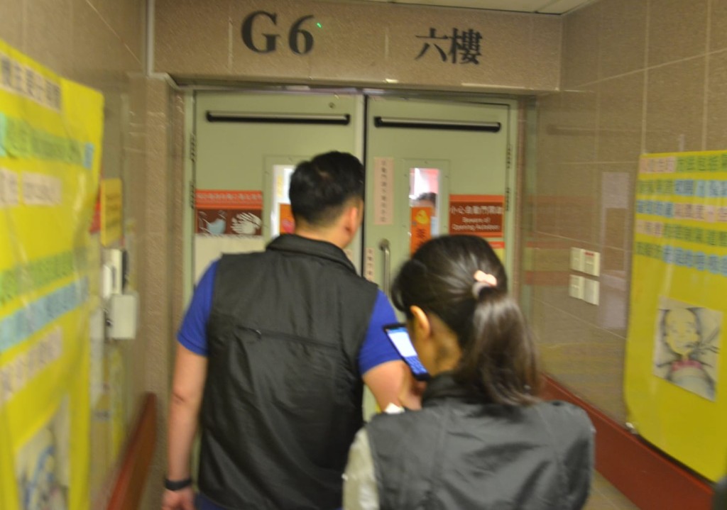 油尖重案組探員到伊利沙伯醫院病房調查。