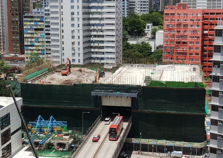 首階段的拆卸工程及重置中的加士居道天橋（東段）。林世雄網誌圖片