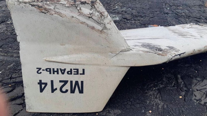 無人機殘骸上印有疑似俄語。路透社圖片