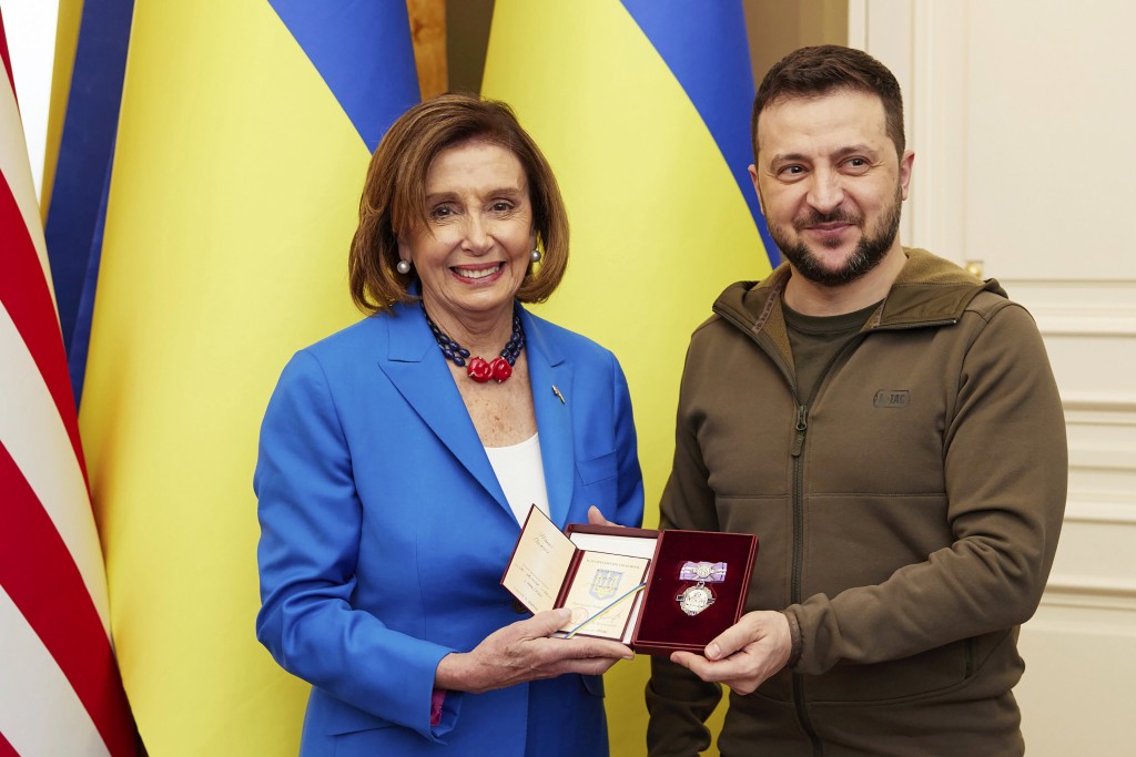 佩洛西承諾美國會一直支持烏克蘭。AP圖片