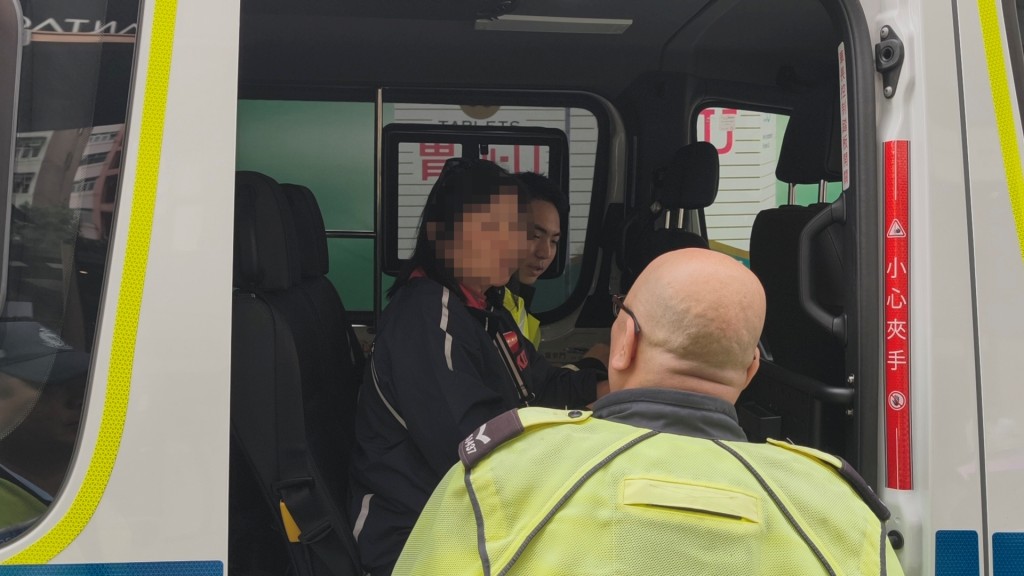 九巴女車長接受調查。黃文威攝