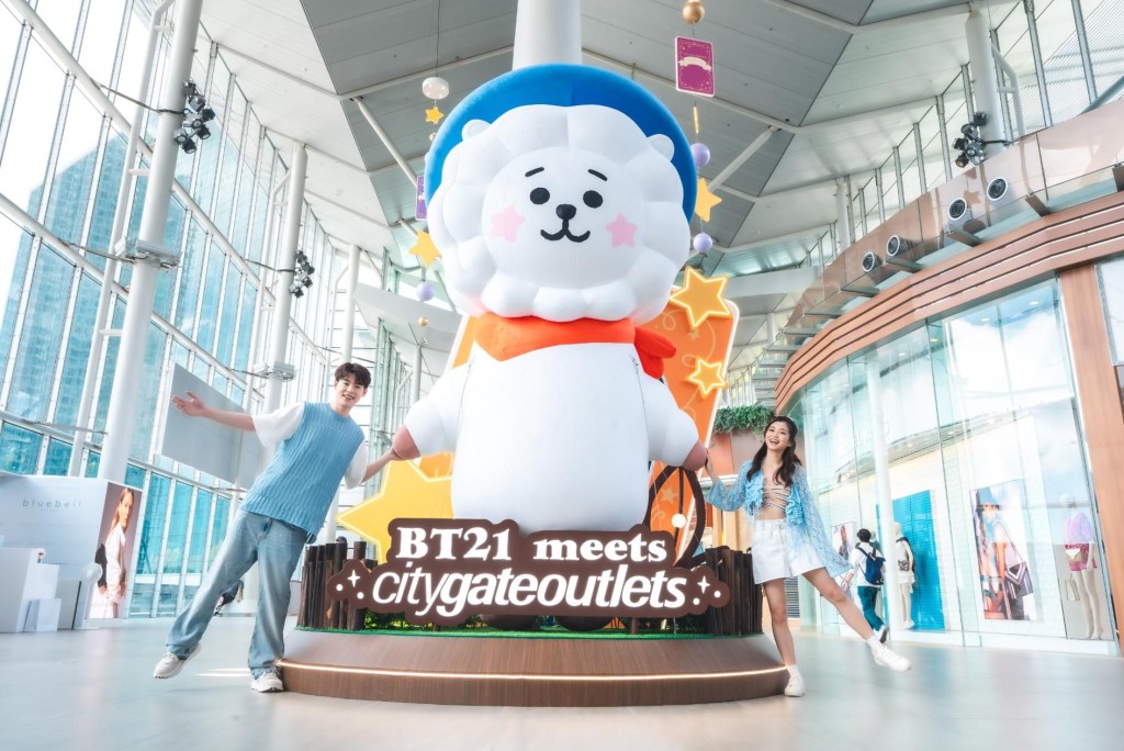 BT21塔羅星空長廊有4米高充氣魔法師RJ亮相。