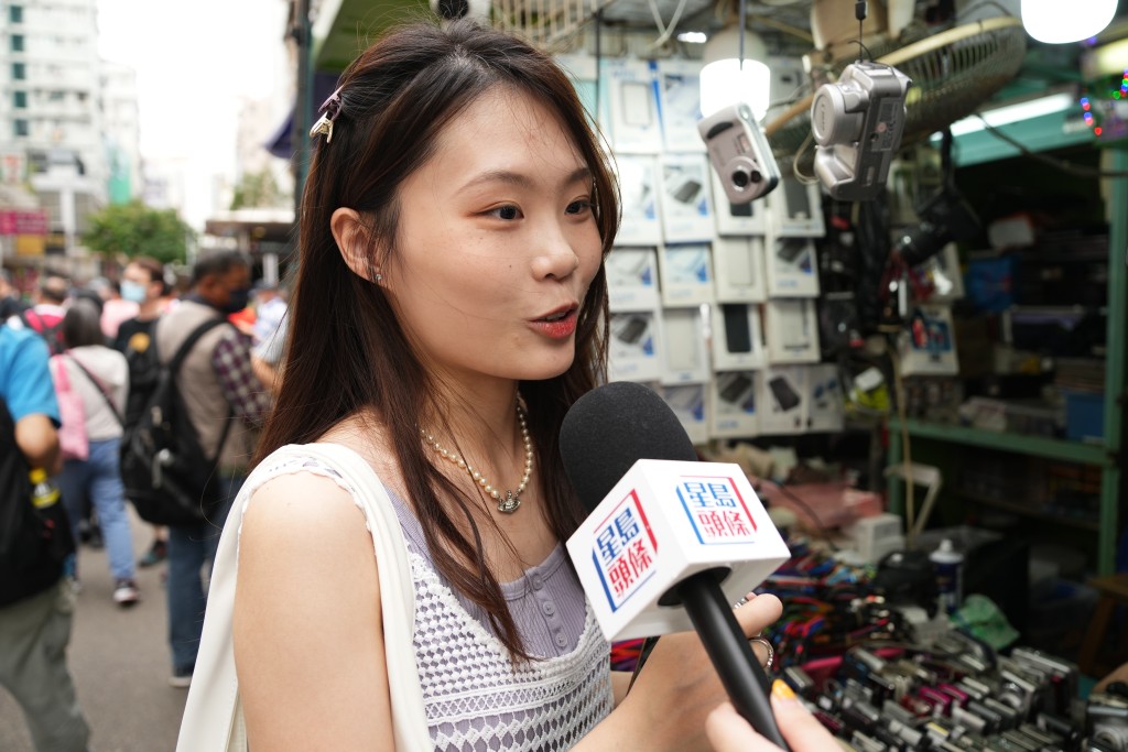 香港市民吳小姐認為價格適中，直言這是最近很流行的趨勢。蘇正謙攝