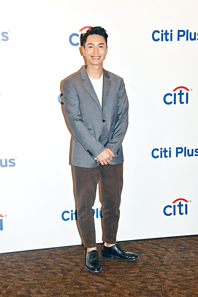 陈柏宇爆囡囡爱上舔镜。