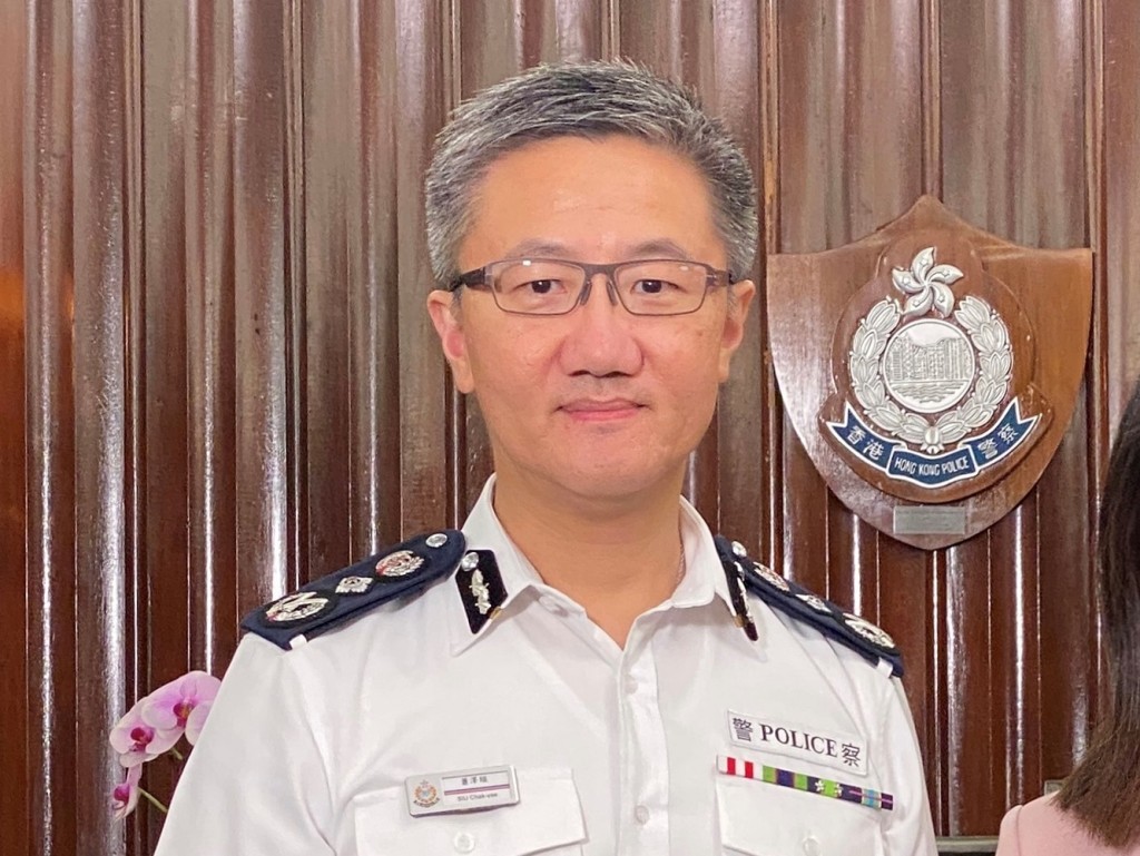 警務處處長蕭澤頤接受鳳凰衛視訪問。