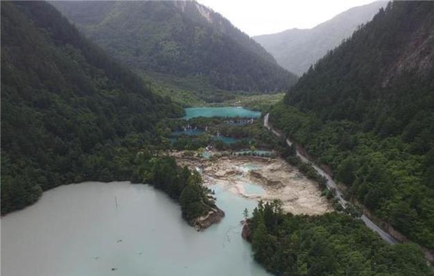 火花海下游形成堰塞湖。網上圖片
